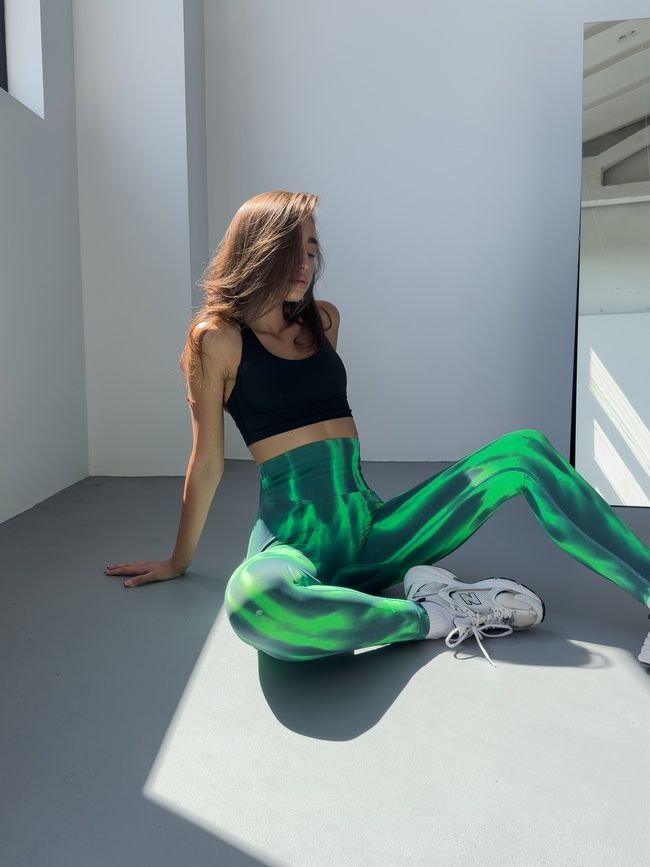Sportowe legginsy bezszwowe z efektem push-up i paskiem w kształcie V, z ognistym gradientem, Burn, (zielony), S