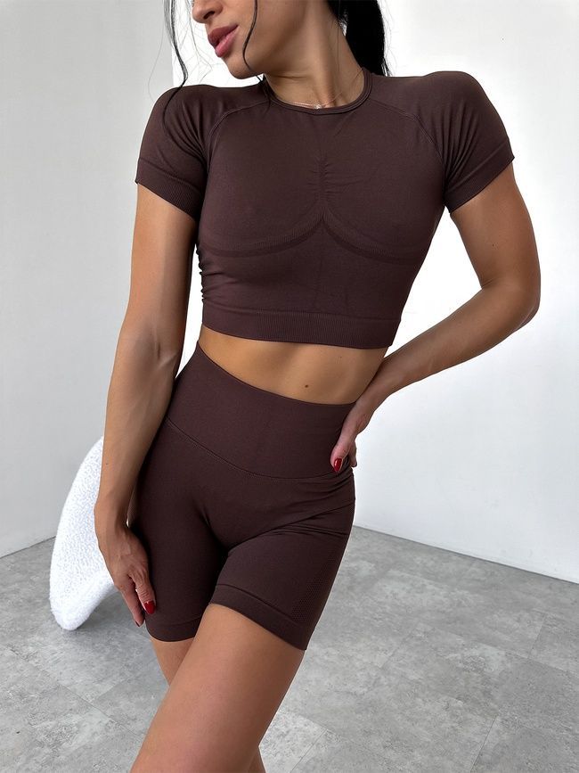 Damski komplet dwuczęściowy do fitnessu - crop-top i szorty z push-upem, bezszwowy, Classic, (kawowy), S