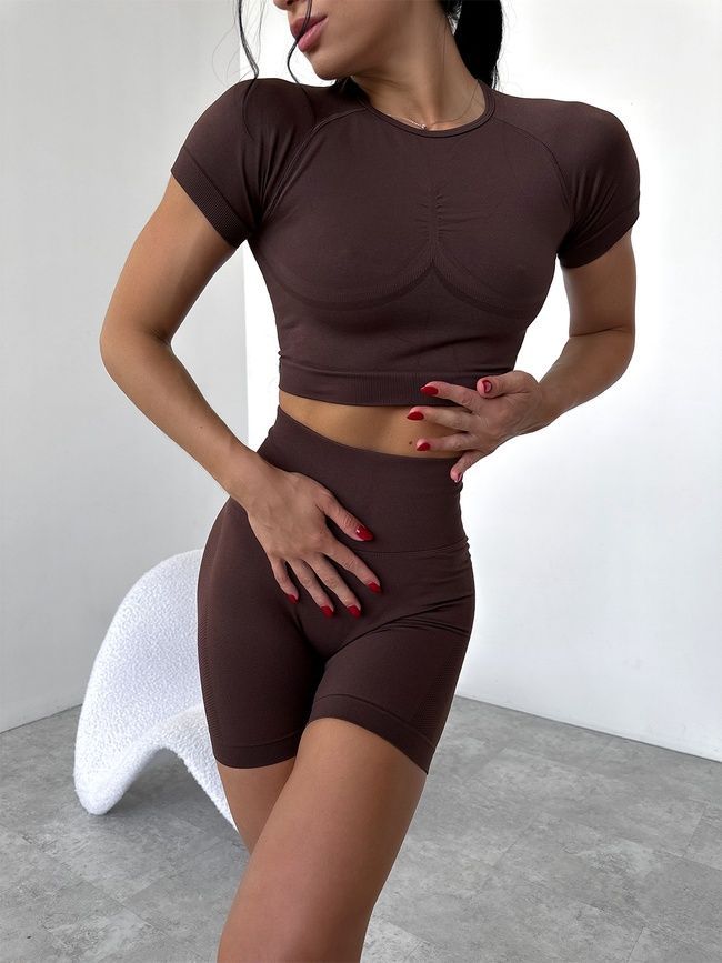 Damski komplet dwuczęściowy do fitnessu - crop-top i szorty z push-upem, bezszwowy, Classic, (kawowy), S