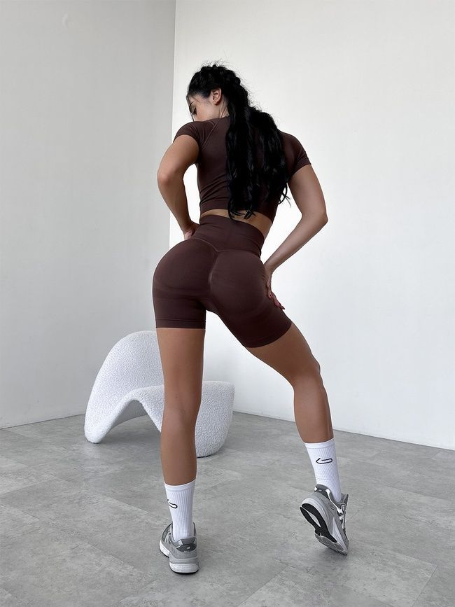 Damski komplet dwuczęściowy do fitnessu - crop-top i szorty z push-upem, bezszwowy, Classic, (kawowy), S
